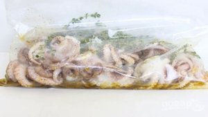 Мини осьминоги на гриле