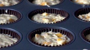 Маффины с персиками и сливочной глазурью