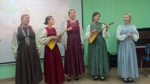 Истоки! Песня: "Посидим, поокаем". Боже, какие красивые голоса! Как богаты мы на таланты!..