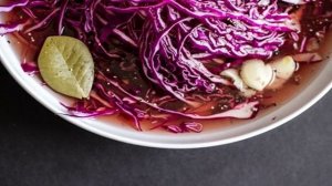 Краснокочанная капуста маринованная