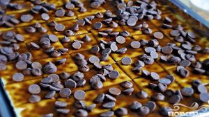 Крекеры с шоколадом и карамелью