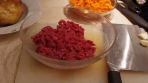 Мясо, тушенное с грибами и картофелем