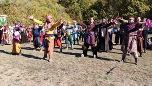 Танец команды Кушан на финальном построенинии