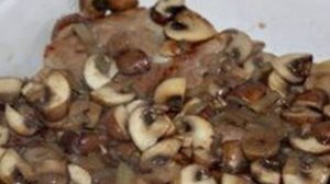 Мясо в духовке с подливкой