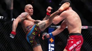 Перейра нокаутировал Анкалаева в первом раунде и вернул cебе пояс UFC