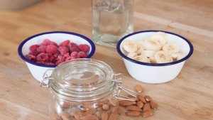 Кефир с малиной