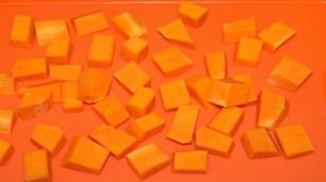 Курица с тыквой в горшочке