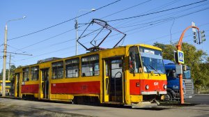 Трамвай Tatra T6B5SU-1041. Покатушки по Барнаулу. Громыхала из-подмышки.