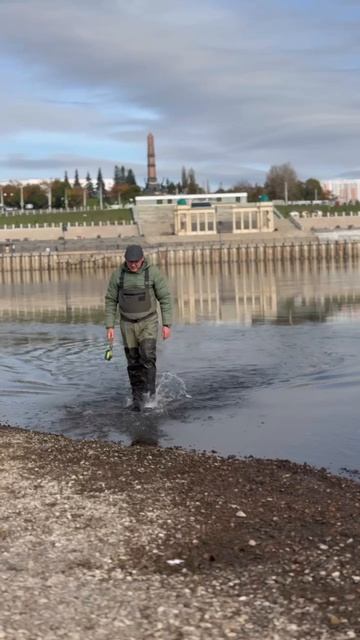 Даже рыбалка 🎣 подождёт, если дело касается отгрузки 🚛📦. Клиенты всегда важнее!