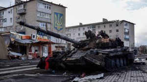Посол ДНР вернулся из Москвы, чтобы снайпером пойти