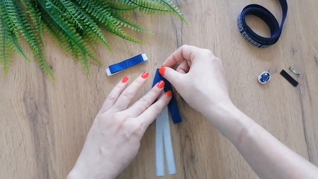 Как сделать брошь из узкой ленты/Галстук из узкой ленты/Галстук брошь/МК смотреть онлайн