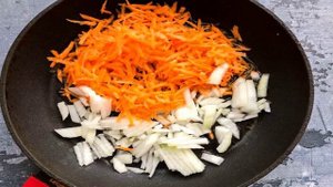 Капуста тушеная с баклажаном и кабачком