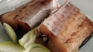 Минтай под сливочным соусом