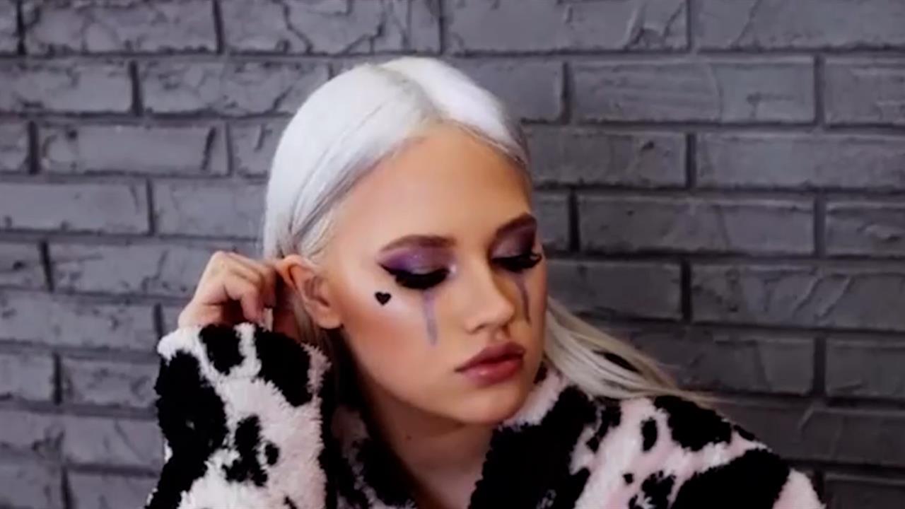 Следы на пляже: в 