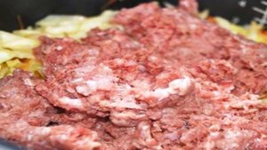 Капустная запеканка с фаршем в мультиварке