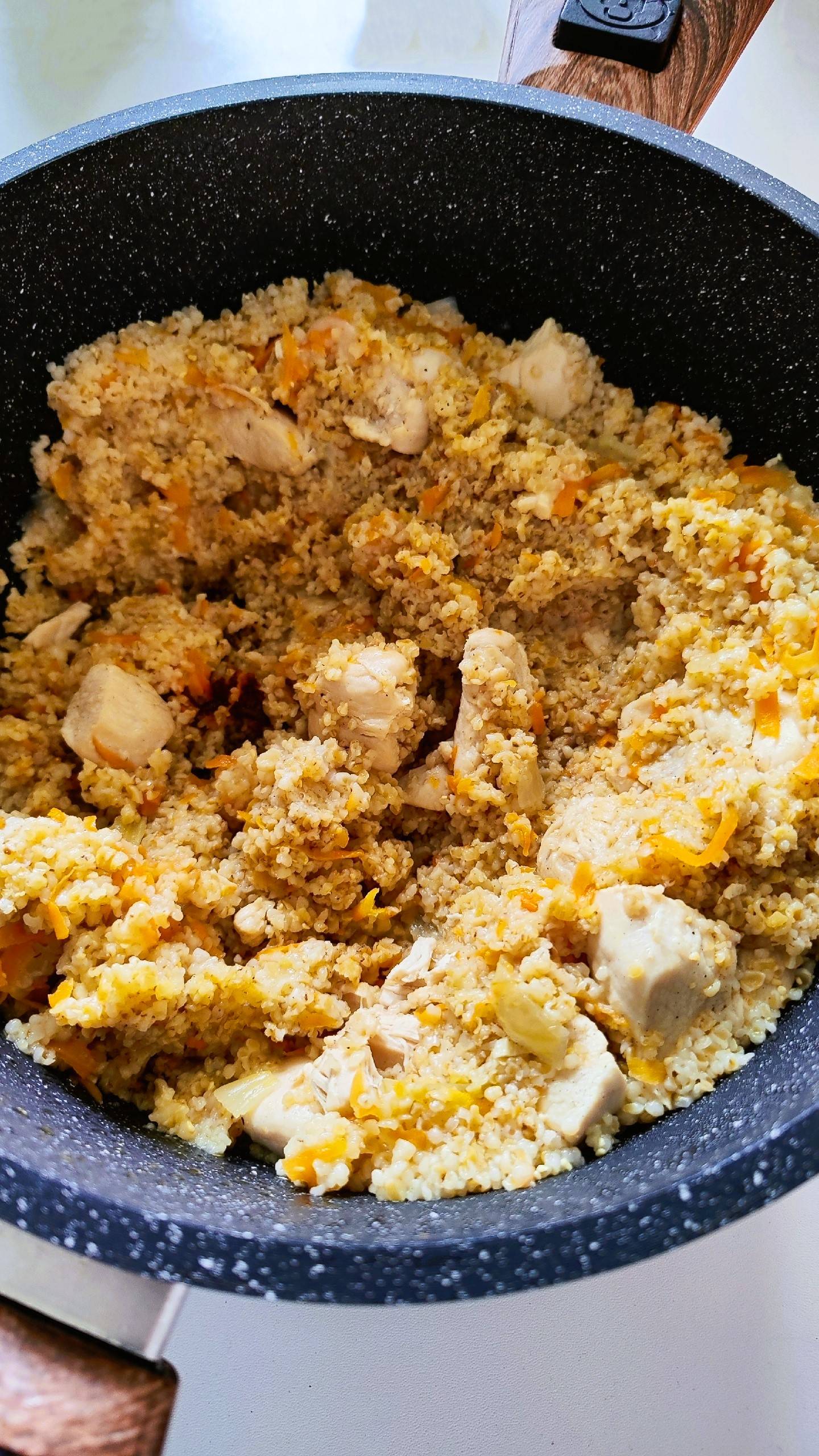 Поющий повар | Пшеничная каша с мясом и овощами под А. Новикова - Помнишь девочка