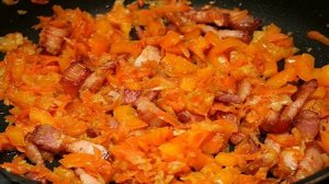 Капуста, тушеная с ребрышками