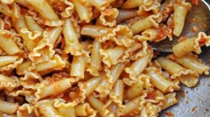 Макаронный салат с моцареллой