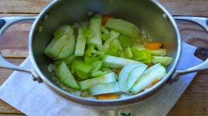 Крем-суп из кабачков с лисичками