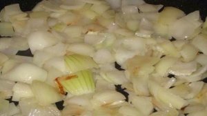 Капуста тушеная с копчеными ребрышками