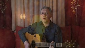 В зале просторном.