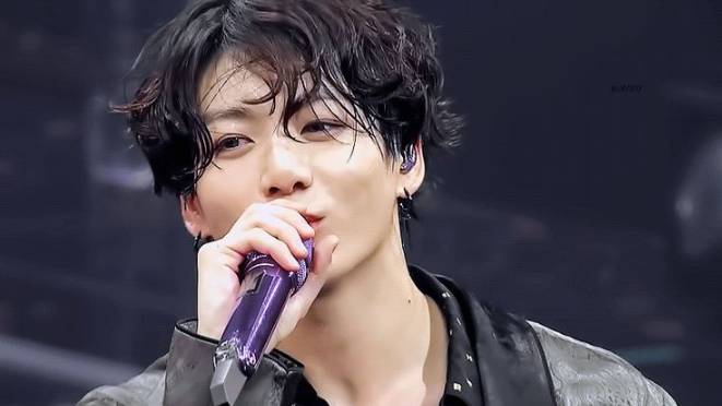 BTS: От харизмы этого парня плавится асфальт