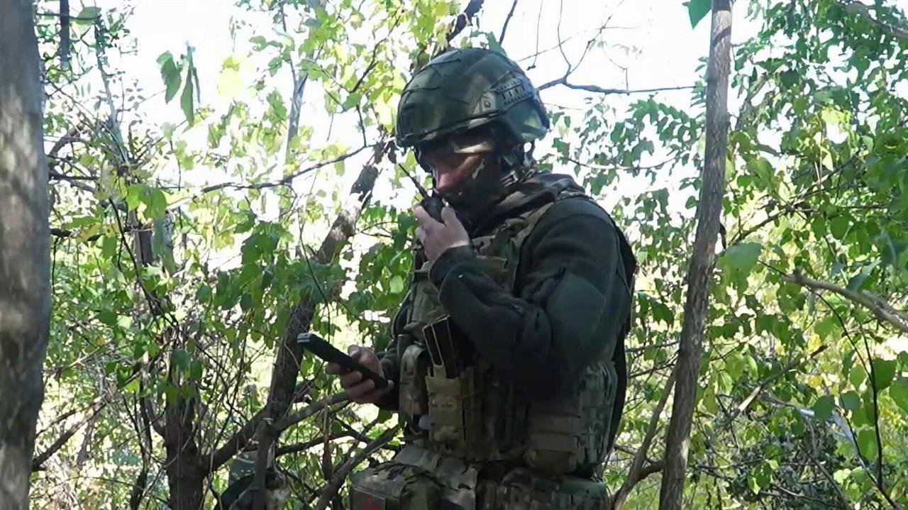 Российские танкисты прокладывают путь пехоте на Красноармейском направлении