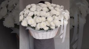 Большая белоснежная корзина из кустовых хризантем в Пятигорске.