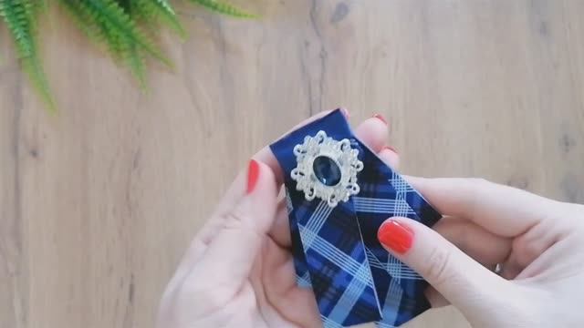 Брошь из ленты 2,5 см/Брошь галстук/Школьная брошь смотреть онлайн