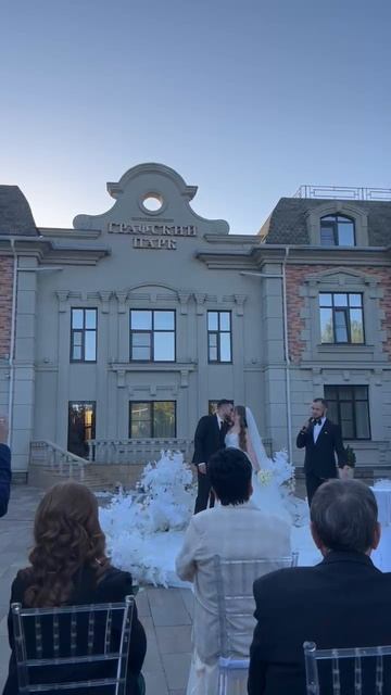 Залп дневного цветного фейерверка на свадьбу, 04.10.25 Графский парк