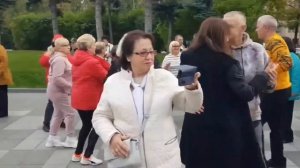 ЛИСТЬЯ ЖЕЛТЫЕ НАД ГОРОДОМ КРУЖАТЬСЯ   ТАНЦЫ В ХАРЬКОВЕ