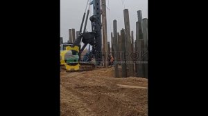 Сваебой КБУРГ14 в работе на острове Сахалин