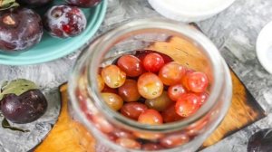 Компот из винограда и слив