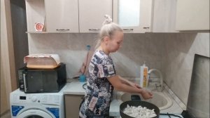 Готовлю вкусный ужин вместе с Масенькой 😆