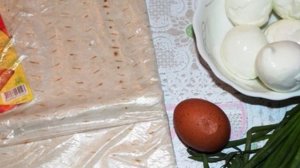 Лаваш с яйцом и зеленью