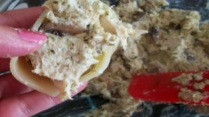 Макароны, фаршированные курицей и грибами