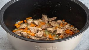 Капуста с мясом и картошкой в мультиварке