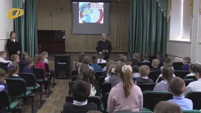 ПОЛИЦЕЙСКИЕ ЖЕЛЕЗНОГОРСКА ПРОВЕЛИ ПРОФИЛАКТИЧЕСКУЮ БЕСЕДУ С УЧЕНИКАМИ НАЧАЛЬНЫХ КЛАССОВ ШКОЛЫ №3