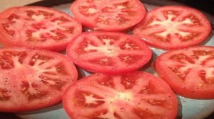 Моцарелла с помидорами и базиликом