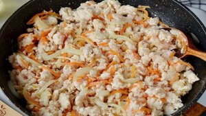 Капуста, тушеная с куриным фаршем