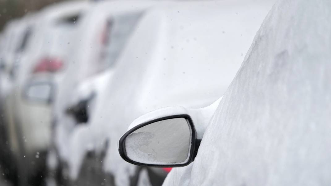 Зима близко: из-за мощного снегопада жители Иркутска остались без света