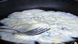 Макаронный салат с копченой рыбой