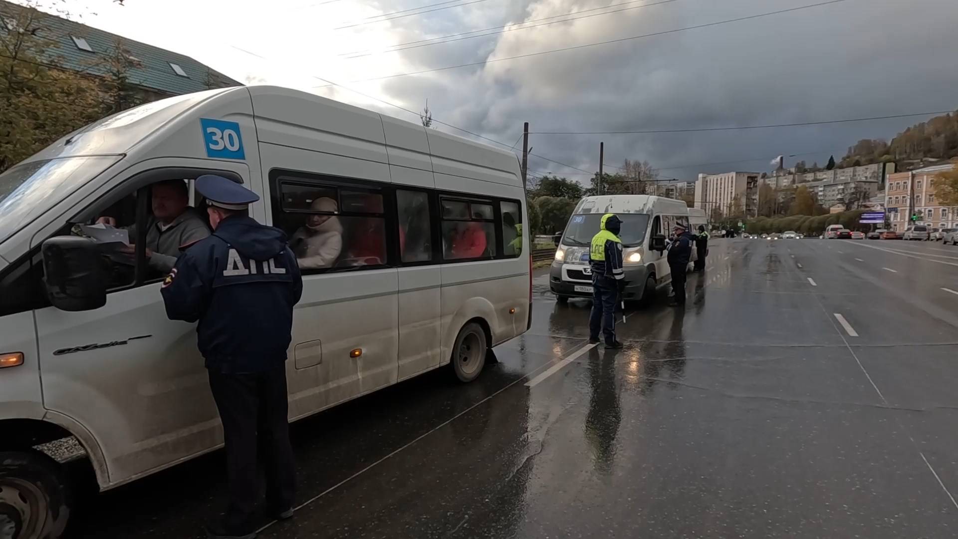 В Златоусте выявили маршрутки и грузовики с неисправностями