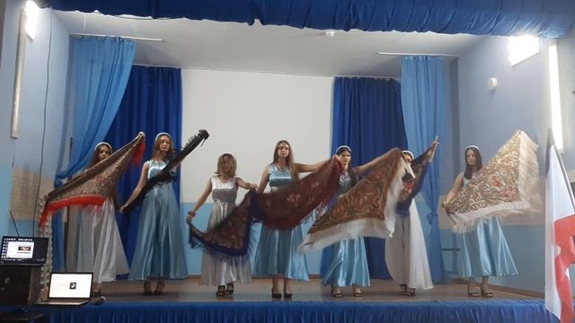 Танец с платками