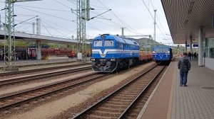 Тепловоз М62-178 с платформами гружёнными песком