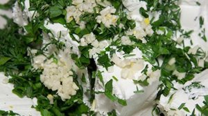 Лаваш с сыром и чесноком