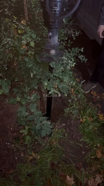 Мини-экскаватор Rippa R10 закручивает сваи (сваекрут, шнековый бур с гидровращателем) смотреть онлайн