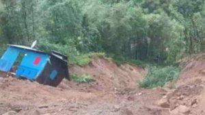 Из-за оползней и наводнений в Непале погибли 52 человека