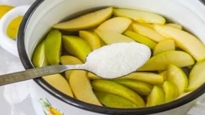 Компот из винограда и яблок