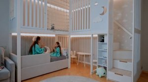 Обзор детской комнаты с двухуровневой кроватью